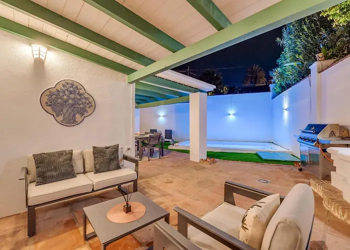 Puerto Banus Dreamed Monelos